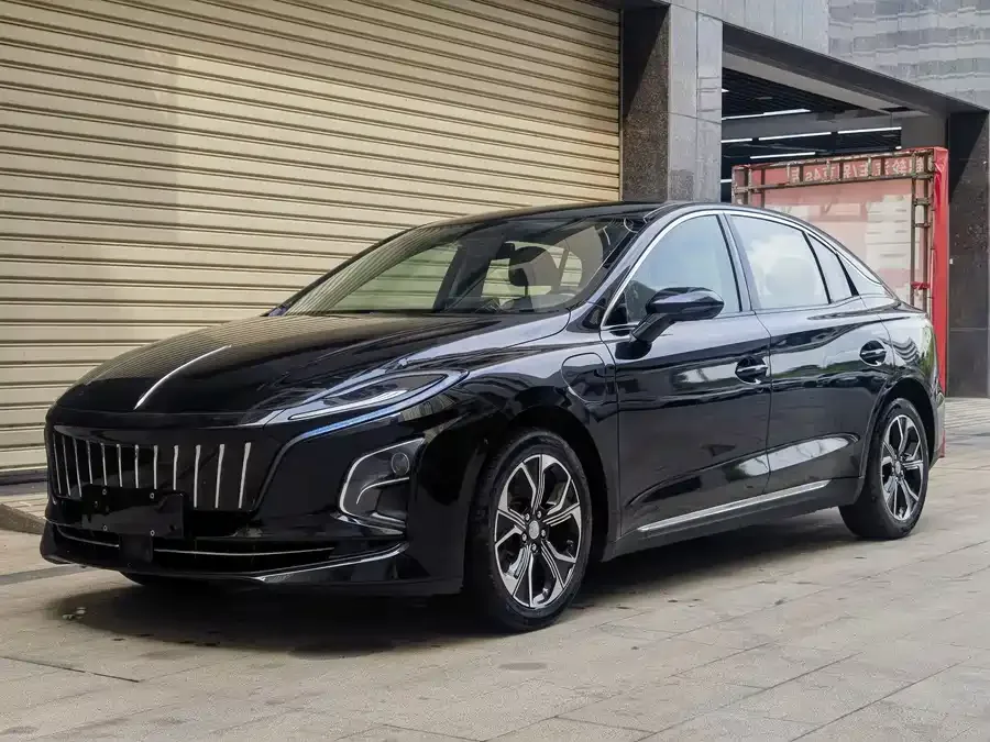 Hongqi E-QM5 Hongqi E-QM5 2021 online charging basic version 4 seats 2026 — фото 1, купить с доставкой в Москву
