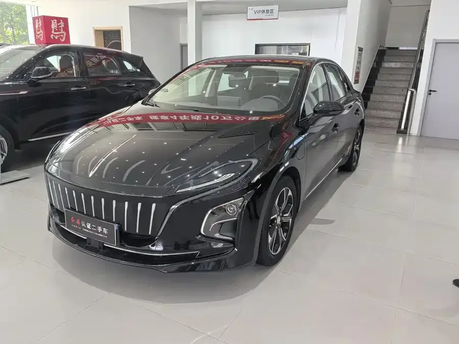 Hongqi E-QM5 Hongqi E-QM5 2023 facelift basic travel version 2023 — фото 1, купить с доставкой в Москву