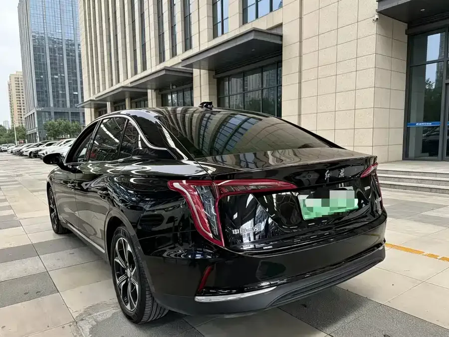 Hongqi E-QM5 Hongqi E-QM5 2023 facelift basic travel version 2024 — миниатюра 3