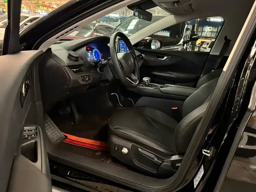 Hongqi E-QM5 Hongqi E-QM5 2023 facelift basic travel version 2024 — миниатюра 4