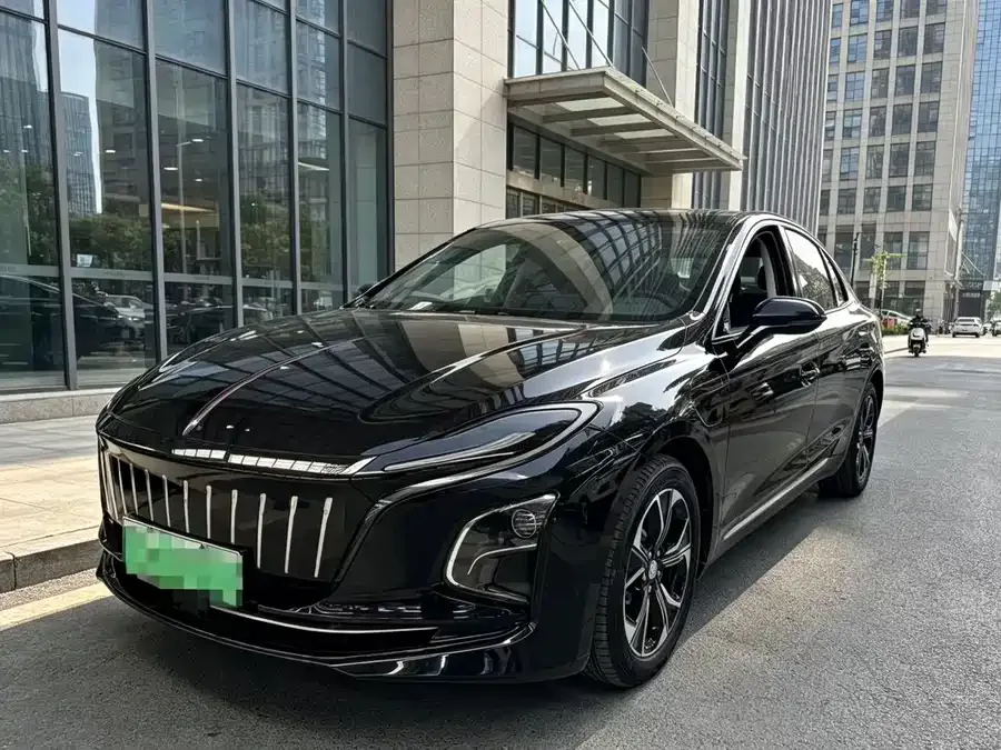 Hongqi E-QM5 Hongqi E-QM5 2023 facelift basic travel version 2024 — фото 1, купить с доставкой в Москву