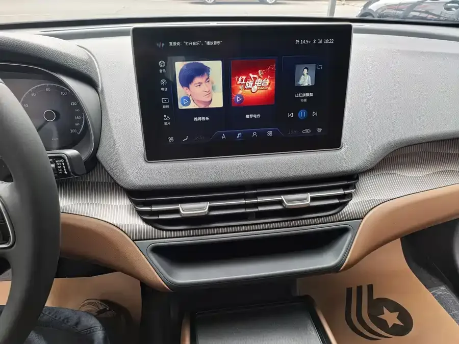 Hongqi E-QM5 Hongqi E-QM5 2022 431km Charging Enjoyment Edition 2022 — миниатюра 3