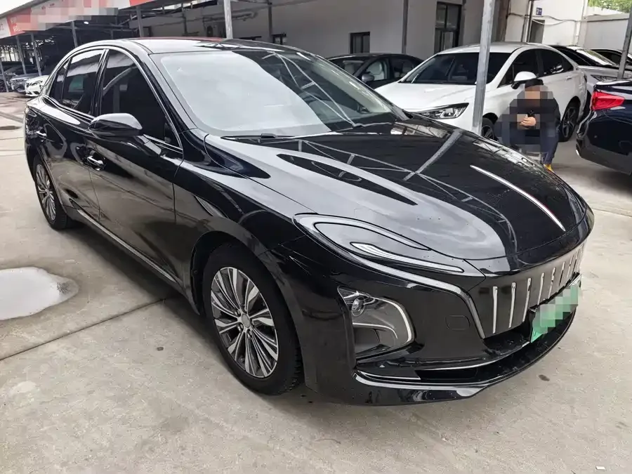Hongqi E-QM5 Hongqi E-QM5 2022 431km Charging Enjoyment Edition 2022 — фото 1, купить с доставкой в Москву