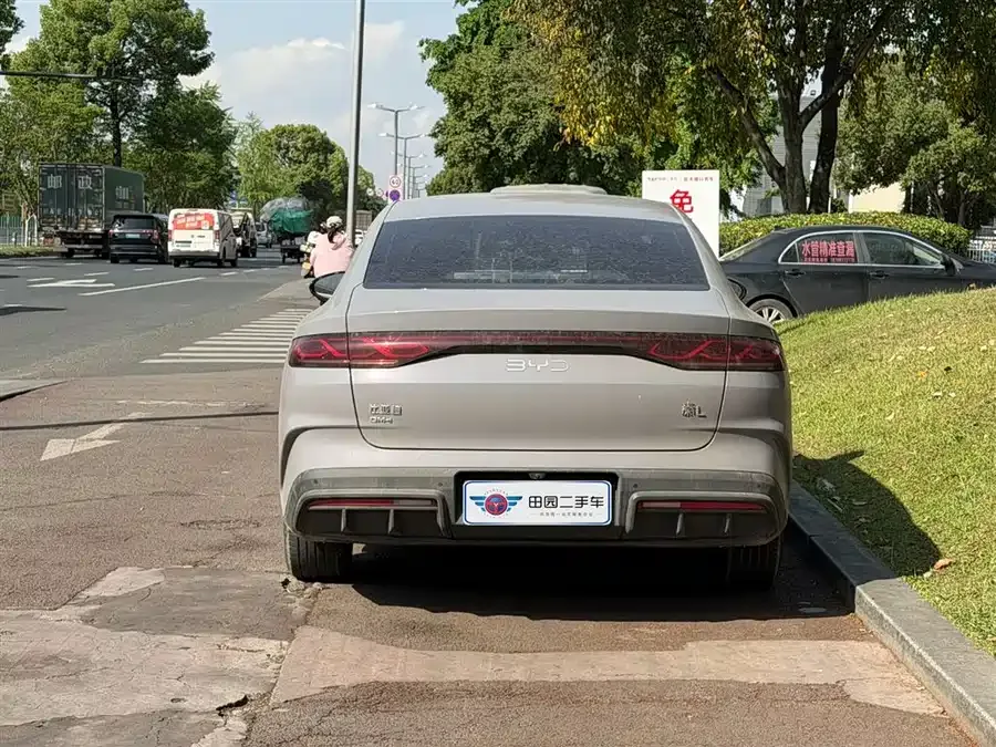 BYD Qin L Qin L 2026 DM-i 128KM Progressive Edition 2025 — миниатюра 2