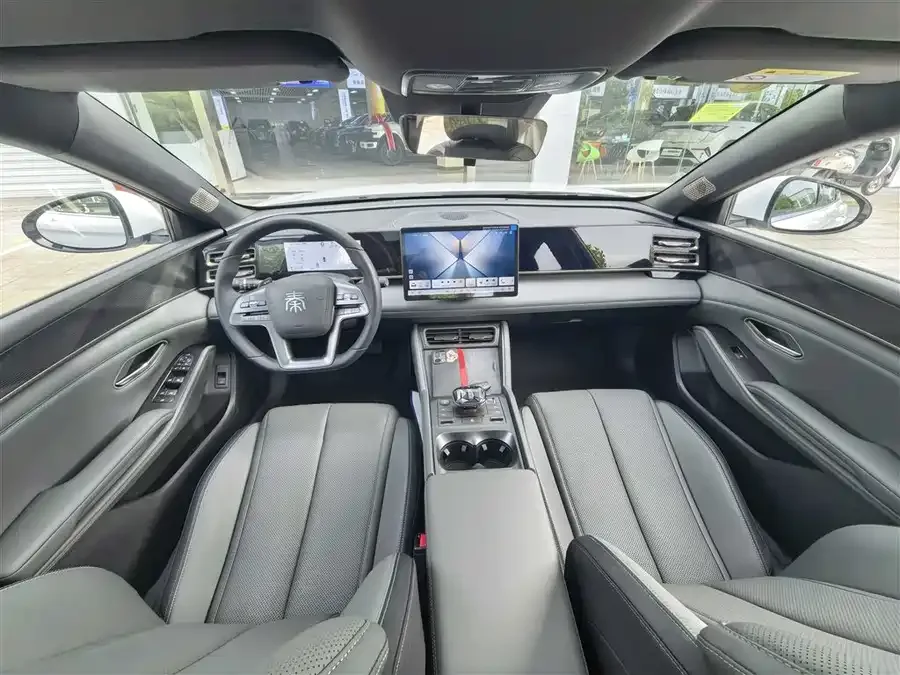 BYD Qin L Qin L 2025 DM-i Intelligent Driving Edition 80KM Beyond Edition 2025 — миниатюра 2