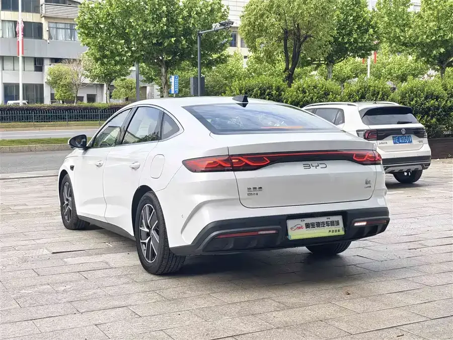 BYD Qin L Qin L 2025 DM-i Intelligent Driving Edition 80KM Beyond Edition 2025 — миниатюра 3