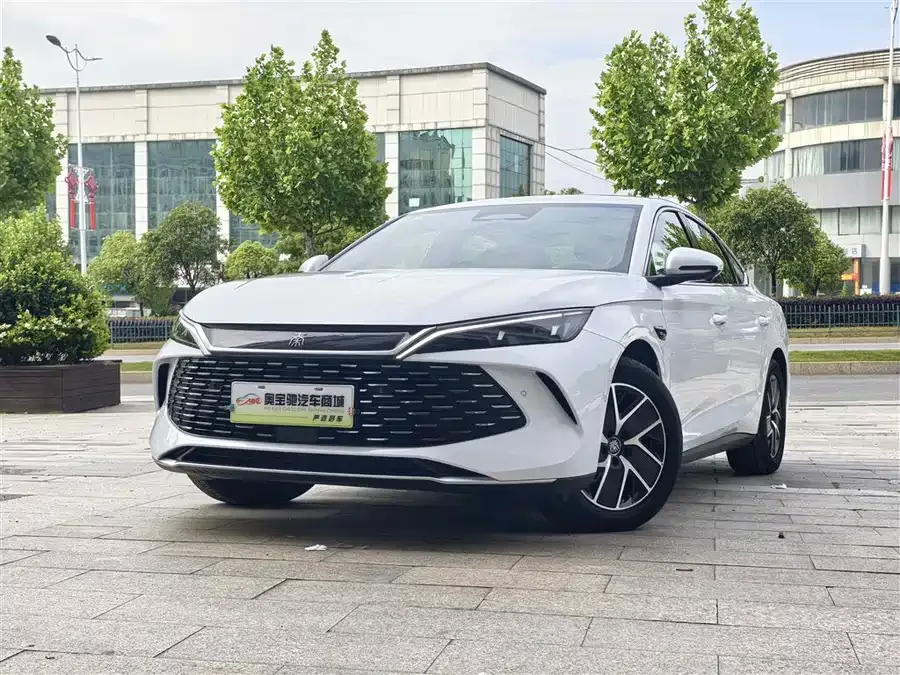 BYD Qin L Qin L 2025 DM-i Intelligent Driving Edition 80KM Beyond Edition 2025 — фото 1, купить с доставкой в Москву