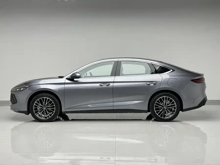 BYD Qin L Qin L 2024 DM-i 120KM Excellence Edition 2026 — миниатюра 4