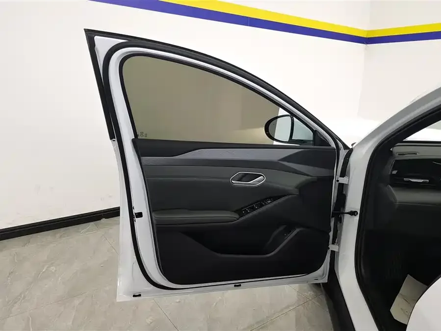 BYD Qin L Qin L 2025 EV 545KM Beyond Edition 2025 — миниатюра 4