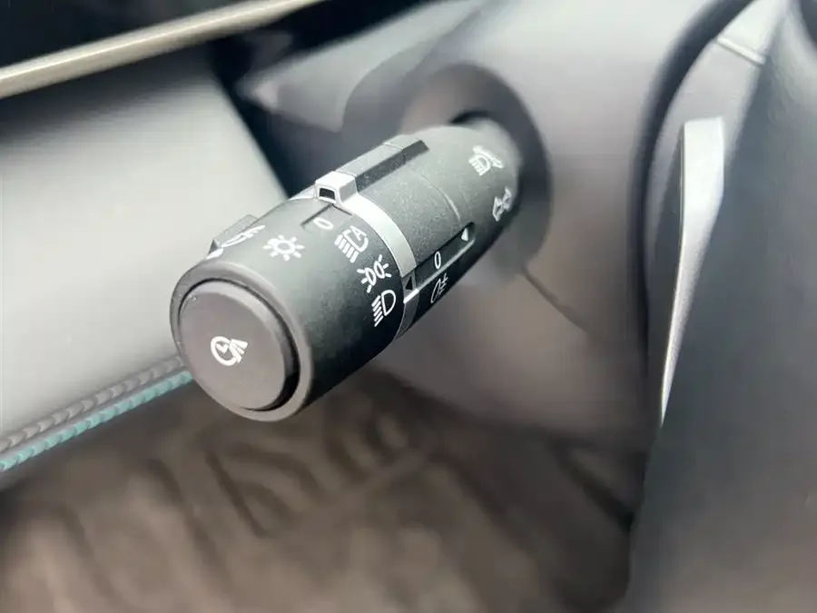 BYD Qin L Qin L 2025 DM-i Intelligent Driving Edition 120KM Beyond Edition 2025 — миниатюра 3