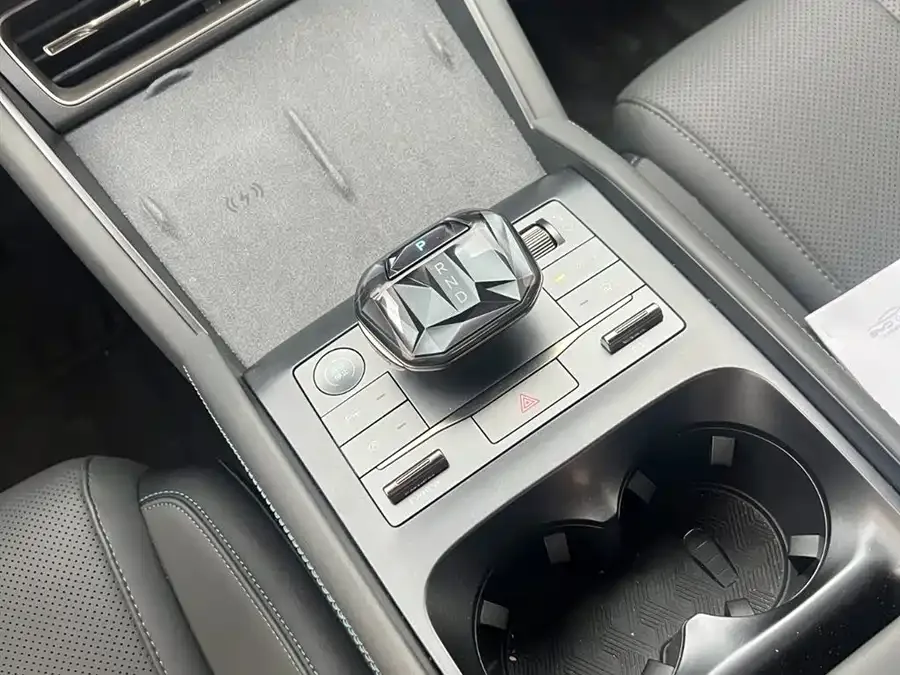 BYD Qin L Qin L 2025 DM-i Intelligent Driving Edition 120KM Beyond Edition 2025 — миниатюра 5