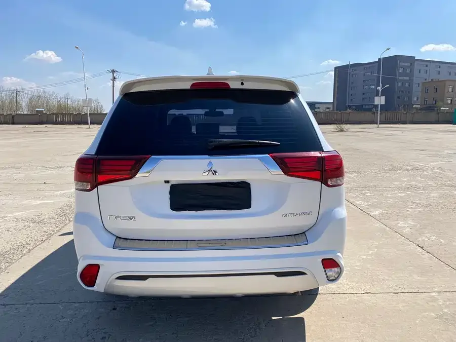 Mitsubishi Outlander Outlander 2021 2.0L 2WD 5-seater 2022 — миниатюра 2