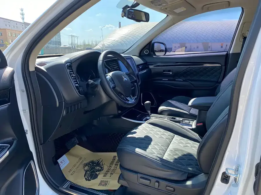 Mitsubishi Outlander Outlander 2021 2.0L 2WD 5-seater 2022 — миниатюра 4