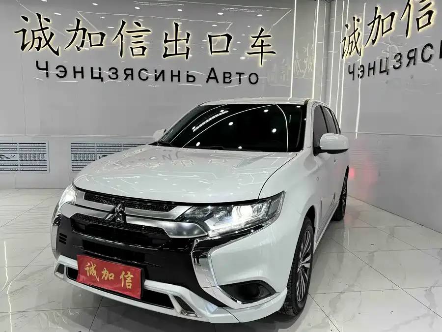 Mitsubishi Outlander Outlander 2021 facelift 2.0L 2WD 5-seater 2023 — фото 1, купить с доставкой в Москву