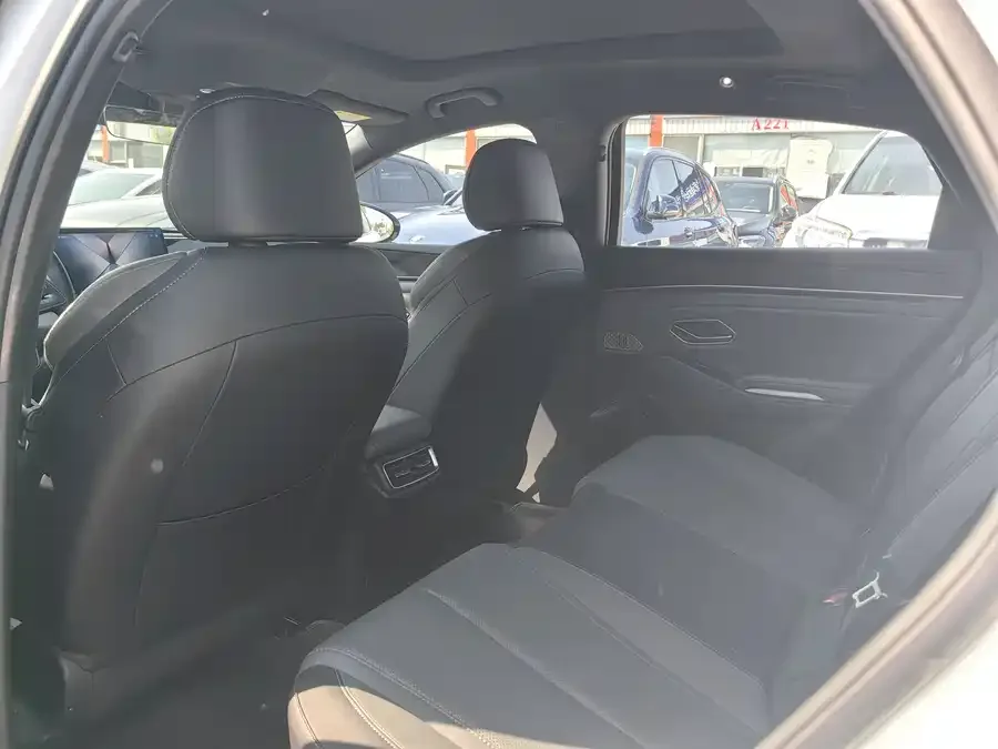 BYD Qin L Qin L 2025 DM-i Intelligent Driving Edition 120KM Beyond Edition 2025 — миниатюра 2