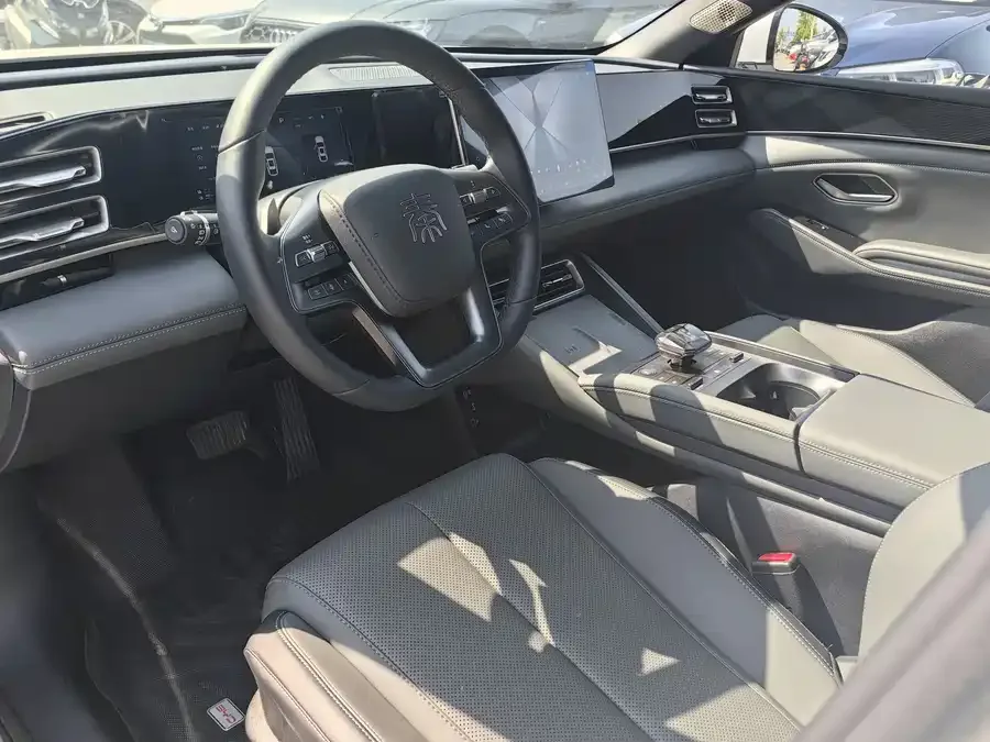 BYD Qin L Qin L 2025 DM-i Intelligent Driving Edition 120KM Beyond Edition 2025 — миниатюра 3