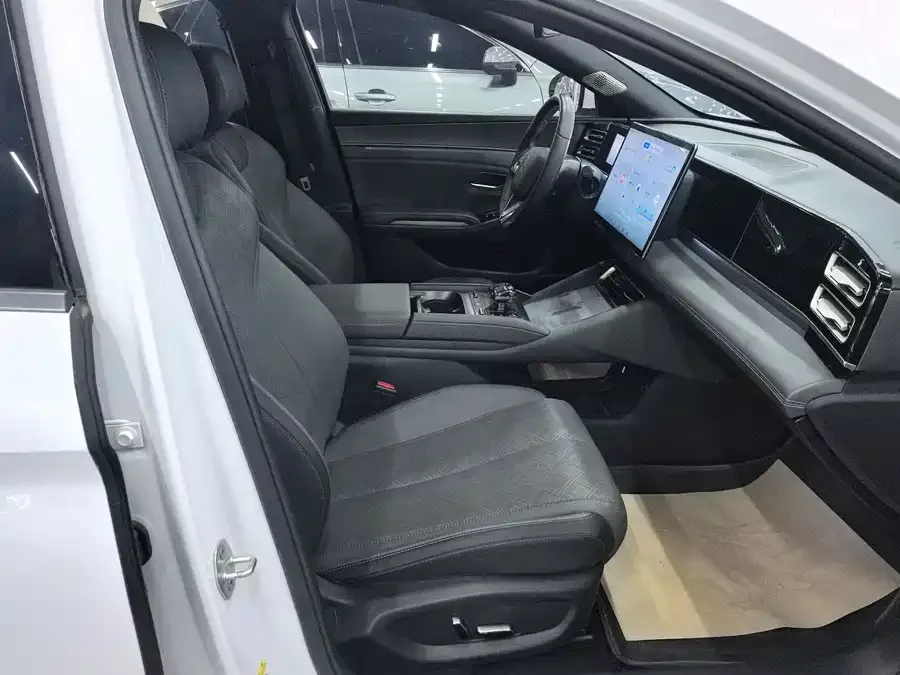 BYD Qin L Qin L 2024 DM-i 120KM Excellence Edition 2024 — миниатюра 5