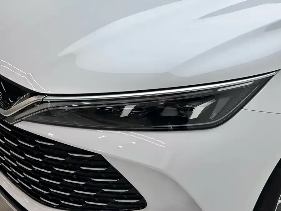 BYD Qin L Qin L 2024 DM-i 120KM Leading Edition 2025 — миниатюра 2