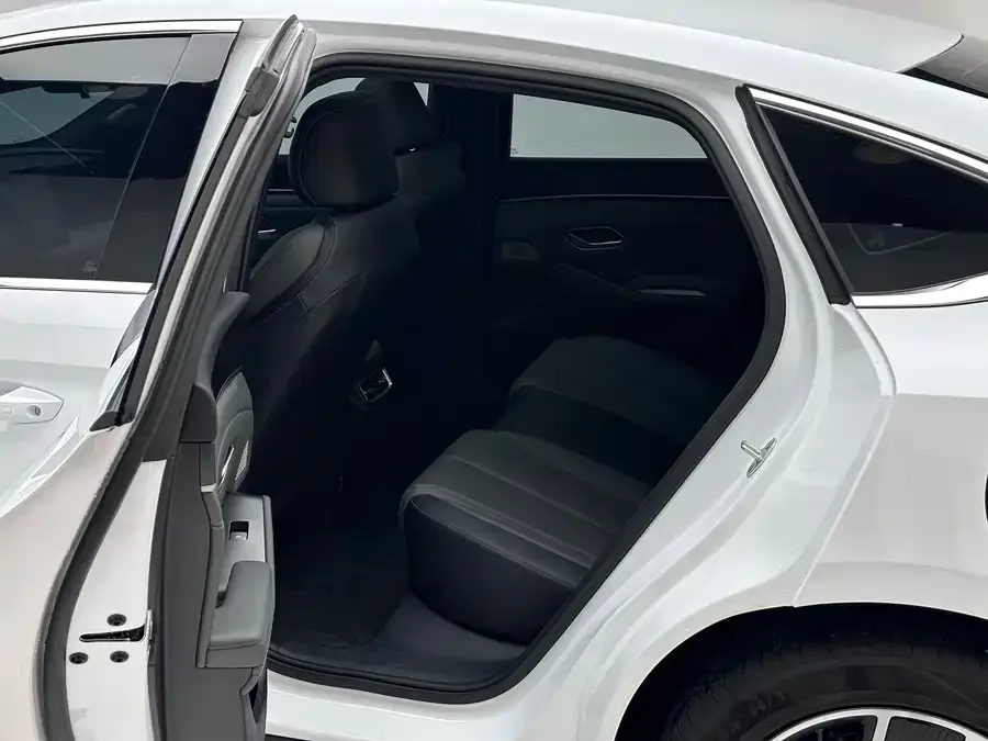 BYD Qin L Qin L 2024 DM-i 120KM Leading Edition 2025 — миниатюра 4