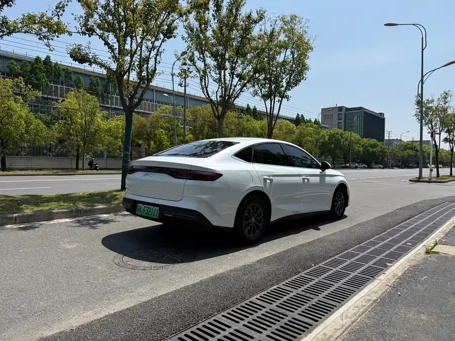 BYD Qin L Qin L 2024 DM-i 80KM Leading Edition 2025 — миниатюра 2