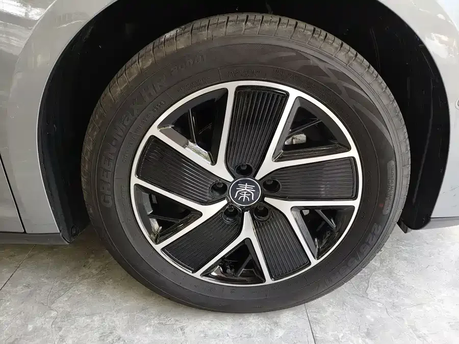 BYD Qin L Qin L 2025 DM-i Intelligent Driving Edition 120KM Leading Edition 2025 — миниатюра 5
