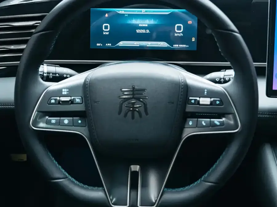BYD Qin L Qin L 2025 DM-i Intelligent Driving Edition 120KM Leading Edition 2025 — миниатюра 4