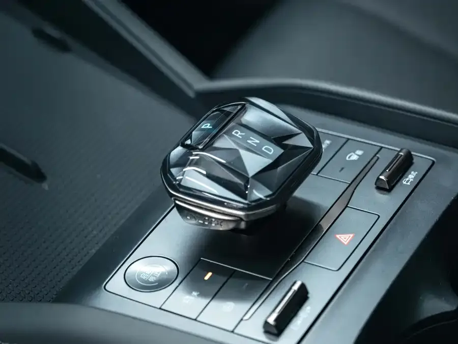 BYD Qin L Qin L 2025 DM-i Intelligent Driving Edition 120KM Leading Edition 2025 — миниатюра 5