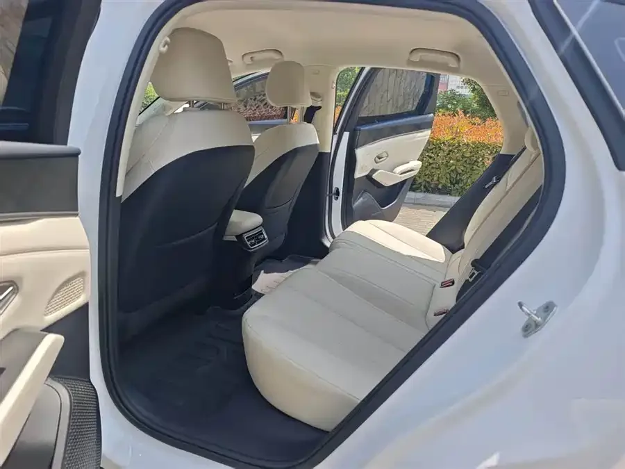 BYD Qin L Qin L 2025 DM-i Intelligent Driving Edition 80KM Leading Edition 2025 — миниатюра 2