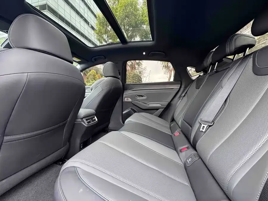 BYD Qin L Qin L 2025 DM-i Intelligent Driving Edition 120KM Beyond Edition 2025 — миниатюра 2