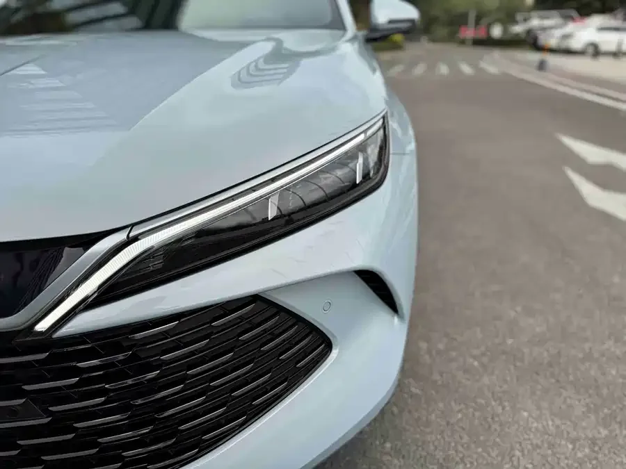 BYD Qin L Qin L 2025 DM-i Intelligent Driving Edition 120KM Beyond Edition 2025 — миниатюра 5