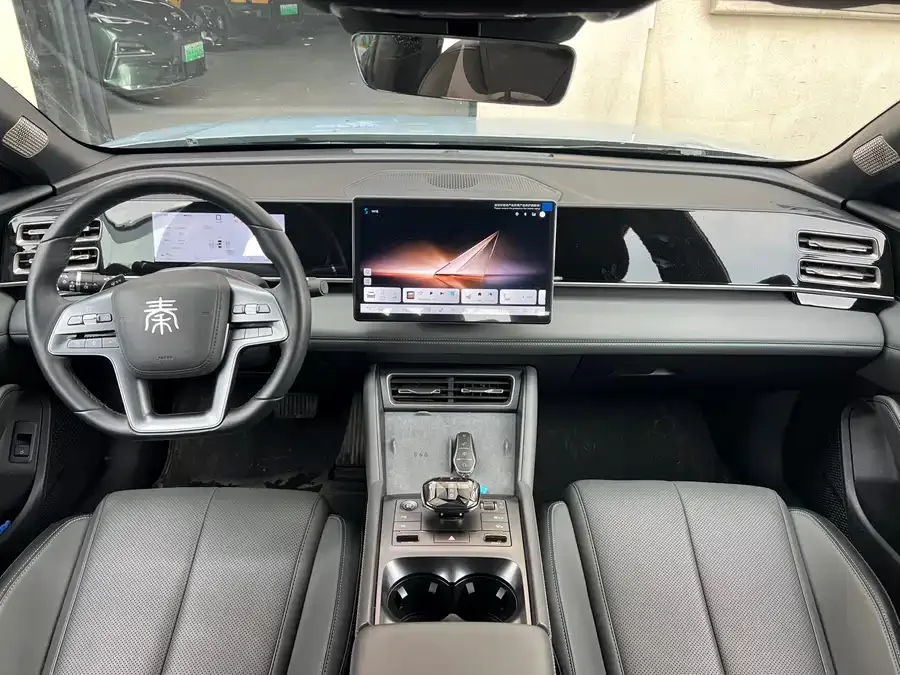 BYD Qin L Qin L 2025 DM-i Intelligent Driving Edition 120KM Beyond Edition 2025 — миниатюра 2