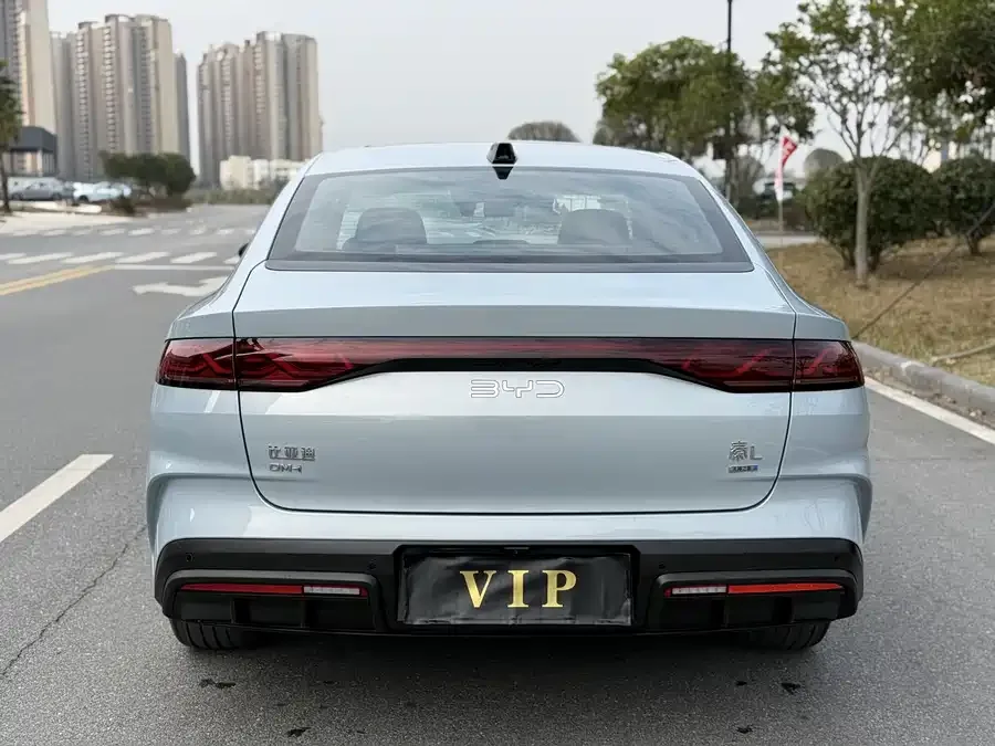 BYD Qin L Qin L 2025 DM-i Intelligent Driving Edition 120KM Beyond Edition 2025 — миниатюра 2