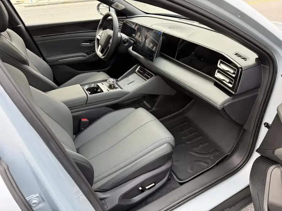 BYD Qin L Qin L 2025 DM-i Intelligent Driving Edition 120KM Beyond Edition 2025 — миниатюра 4
