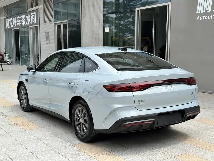 BYD Qin L Qin L 2025 DM-i Intelligent Driving Edition 80KM Leading Edition 2025 — миниатюра 4