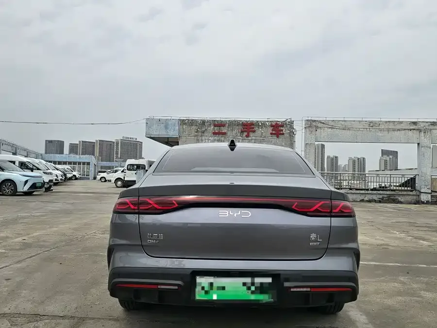 BYD Qin L Qin L 2025 DM-i Intelligent Driving Edition 80KM Leading Edition 2025 — миниатюра 2