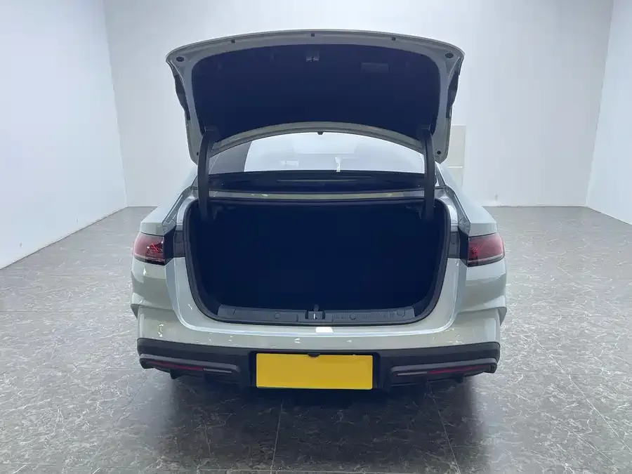BYD Qin L Qin L 2025 DM-i Intelligent Driving Edition 80KM Leading Edition 2025 — миниатюра 2
