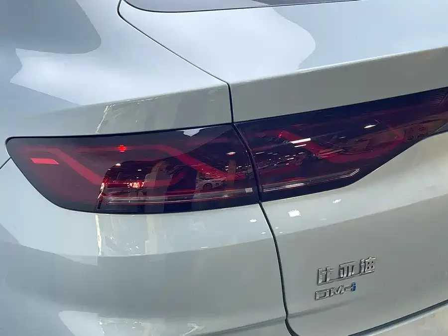 BYD Qin L Qin L 2025 DM-i Intelligent Driving Edition 80KM Leading Edition 2025 — миниатюра 3