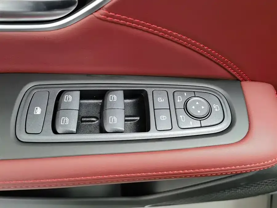 Jetour X70 PLUS JETOUR X70 PLUS 2025 Champion Edition 1.5T DCT Champion PRO 5 Seaters 2026 — миниатюра 3