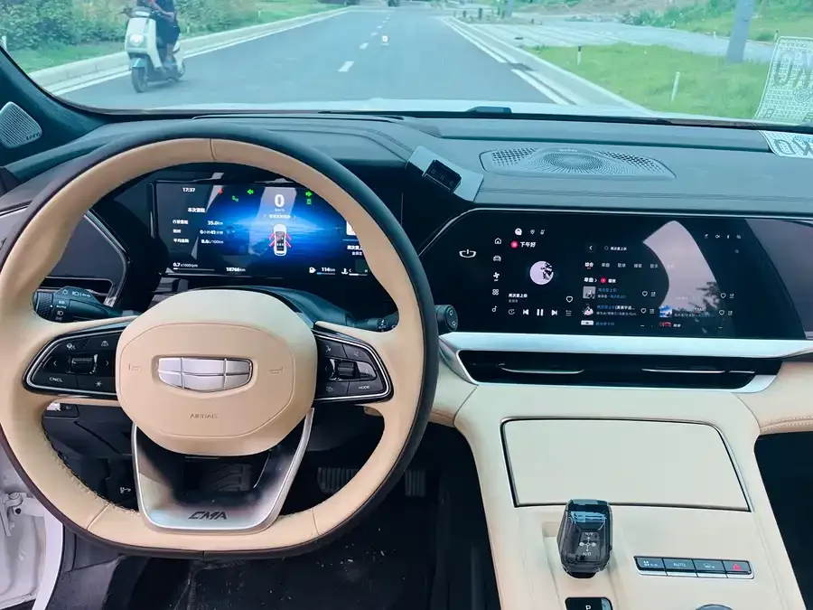 Geely Monjaro Xingyue L 2025 Dongfangyao 2.0TD Automatic Star-gazing Edition 2025 — миниатюра 4