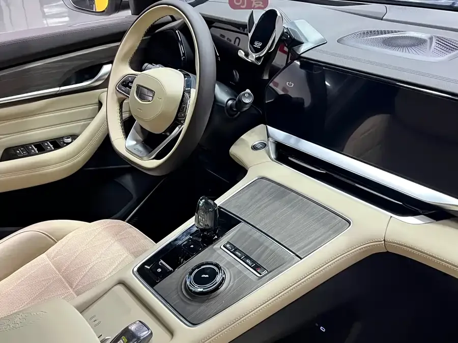 Geely Monjaro Xingyue L 2025 Dongfangyao 2.0TD Automatic Star-gazing Edition 2025 — миниатюра 4