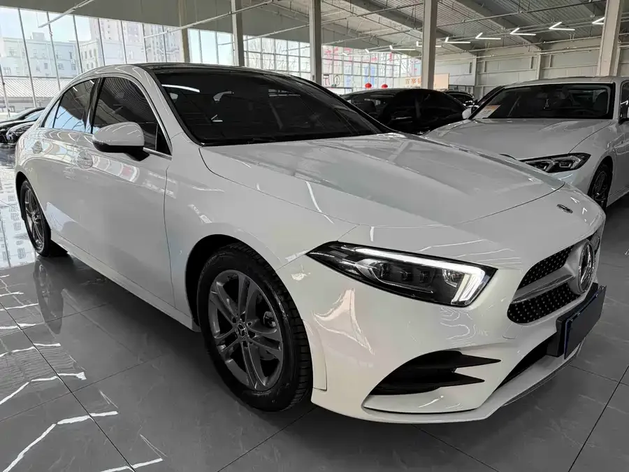 Mercedes-Benz Class A Mercedes-Benz A-Class 2022 A 180 L Sports Sedan 2023 — миниатюра 3