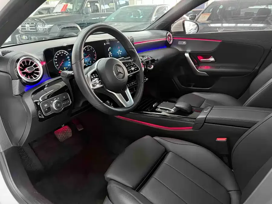 Mercedes-Benz Class A Mercedes-Benz A-Class 2022 A 180 L Sports Sedan 2023 — миниатюра 4