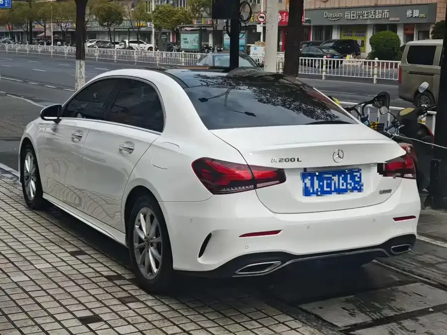 Mercedes-Benz Class A Mercedes-Benz A-Class 2021 A 200 L Sports Sedan Fashion Edition 2022 — миниатюра 2