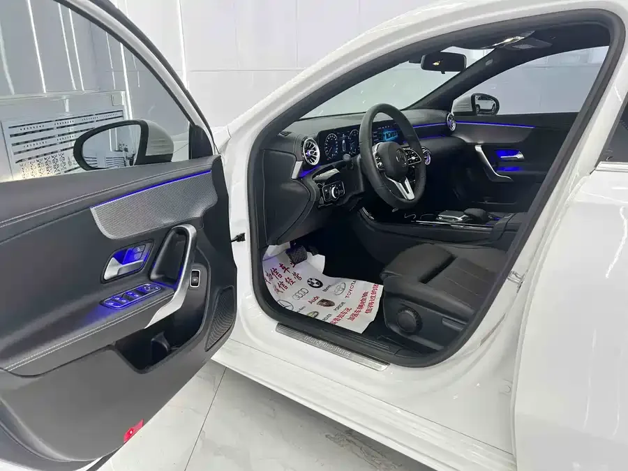 Mercedes-Benz Class A Mercedes-Benz A-Class 2022 A 180 L Sports Sedan 2022 — миниатюра 4