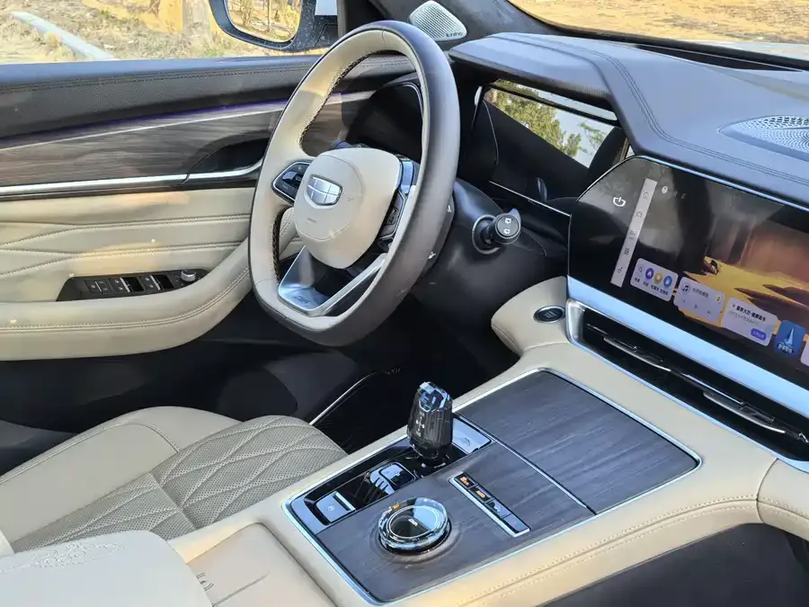 Geely Monjaro Xingyue L 2025 Dongfangyao 2.0TD Automatic Star-gazing Edition 2025 — миниатюра 5