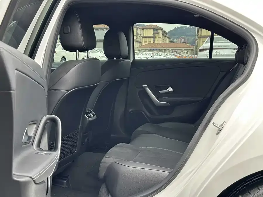 Mercedes-Benz Class A Mercedes-Benz A-Class 2024 A 200 L Fashion Edition 2024 — миниатюра 4