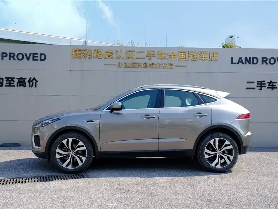 Jaguar E-Pace 2024 aggressive sports version R-DYNAMIC S 2024 — миниатюра 4