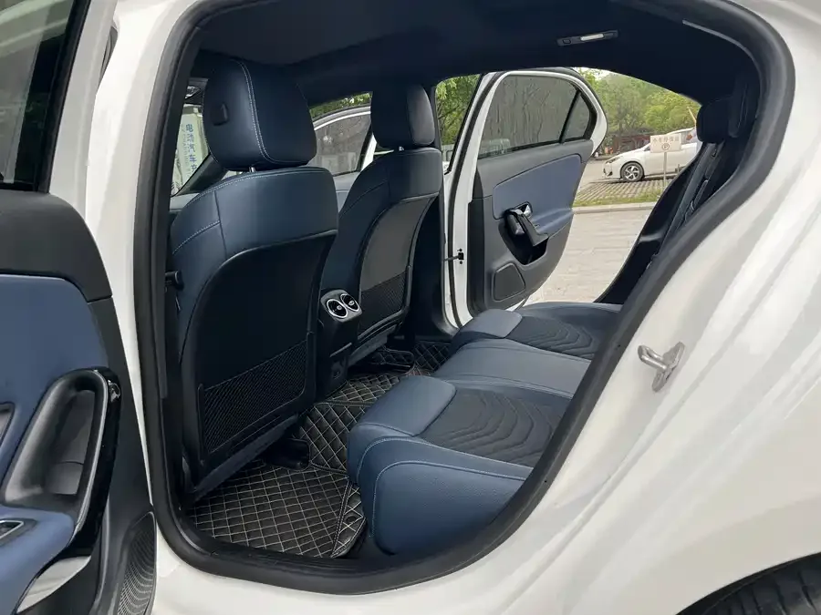 Mercedes-Benz Class A Mercedes-Benz A-Class 2022 A 180 L 2023 — миниатюра 2