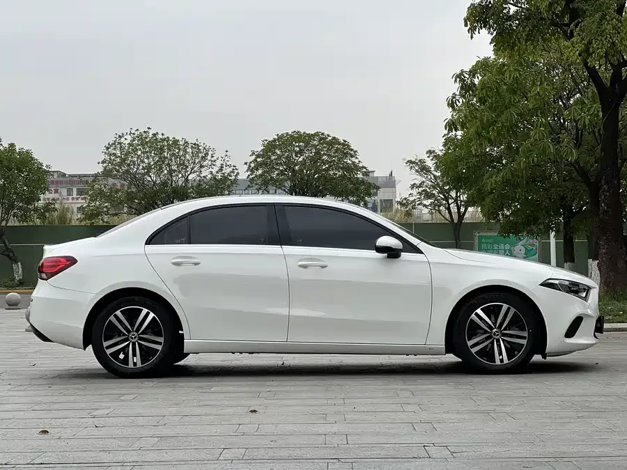 Mercedes-Benz Class A Mercedes-Benz A-Class 2022 A 180 L 2023 — миниатюра 4