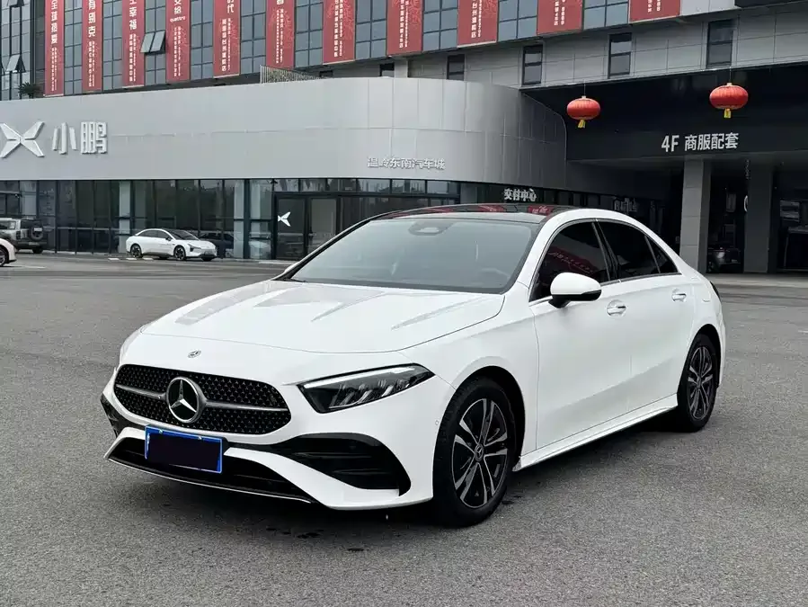 Mercedes-Benz Class A Mercedes-Benz A-Class 2023 A 200 L Dynamic Edition 2024 — миниатюра 3